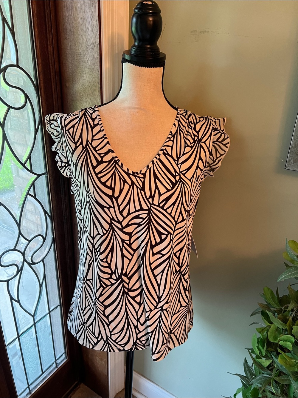 Perception Concept Black & tan Leaf-Print V-Neck Top